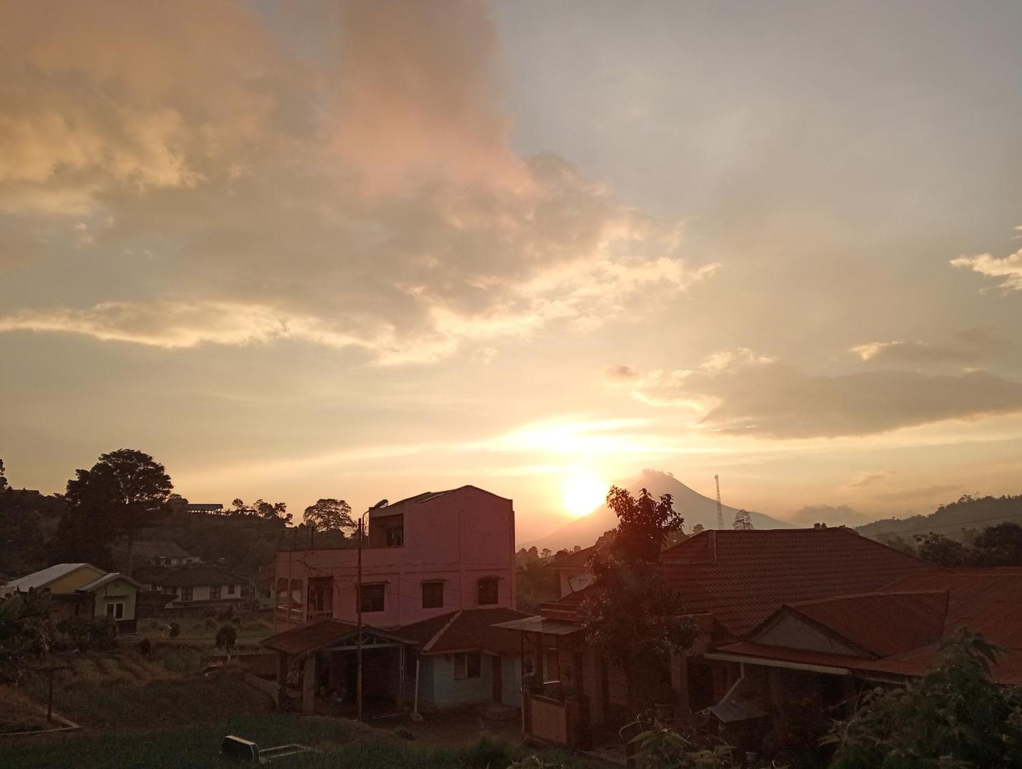 Vulkaan Homestay Berastagi Extérieur photo
