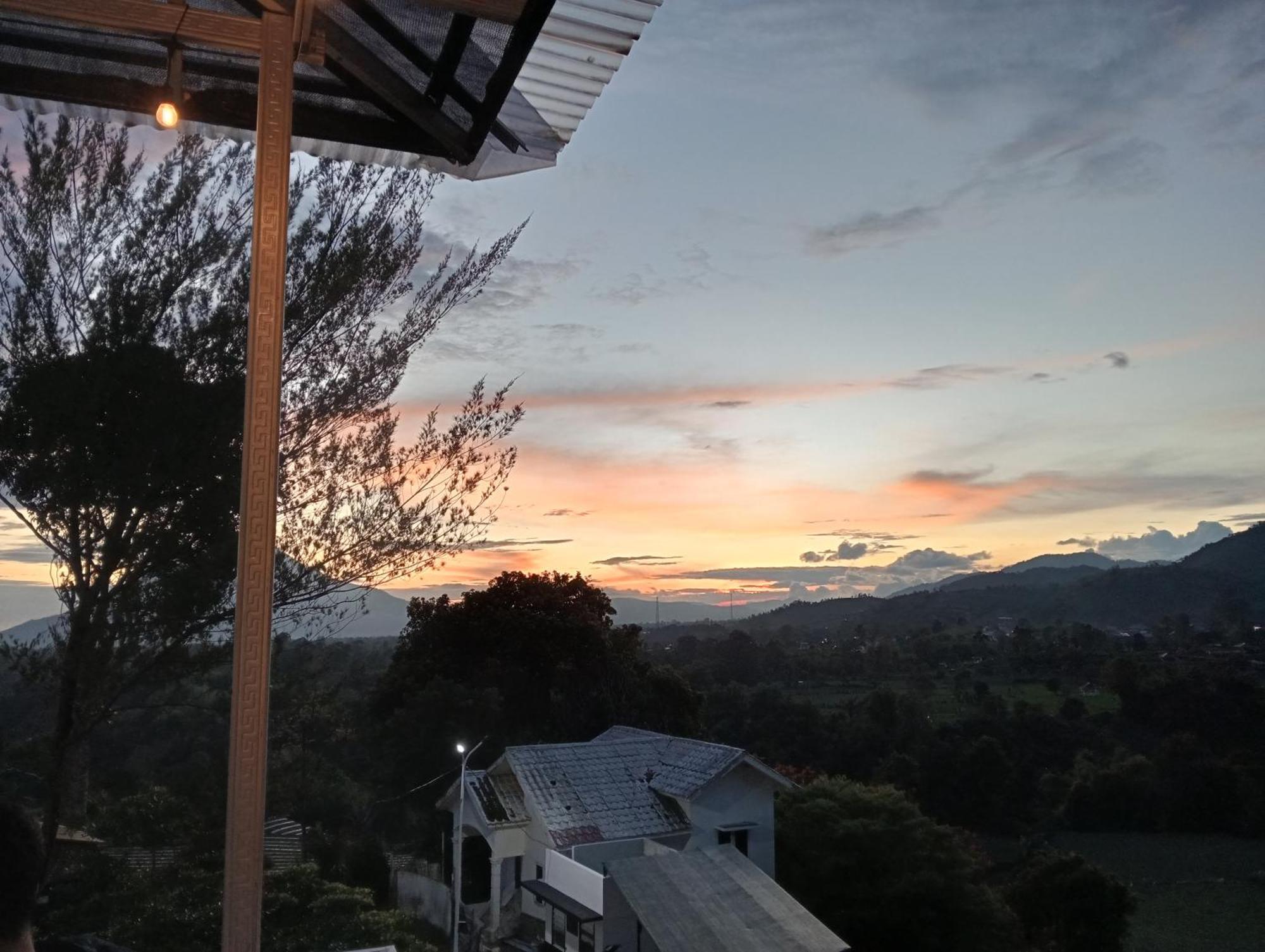 Vulkaan Homestay Berastagi Extérieur photo